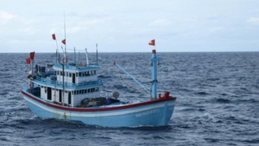 Đã liên lạc được với tàu cá hỏng máy cùng 6 ngư dân trên vùng biển Hoàng Sa