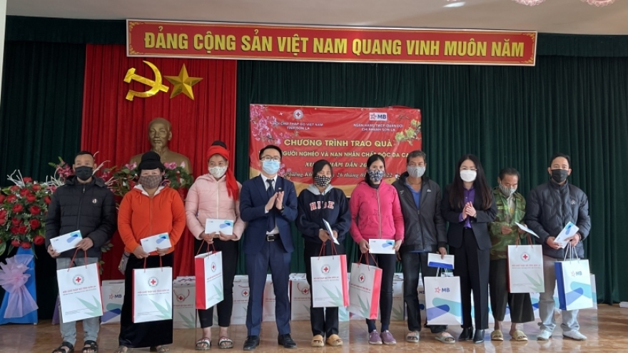 Tết ấm áp với hộ nghèo và nạn nhân chất độc da cam ở Sơn La