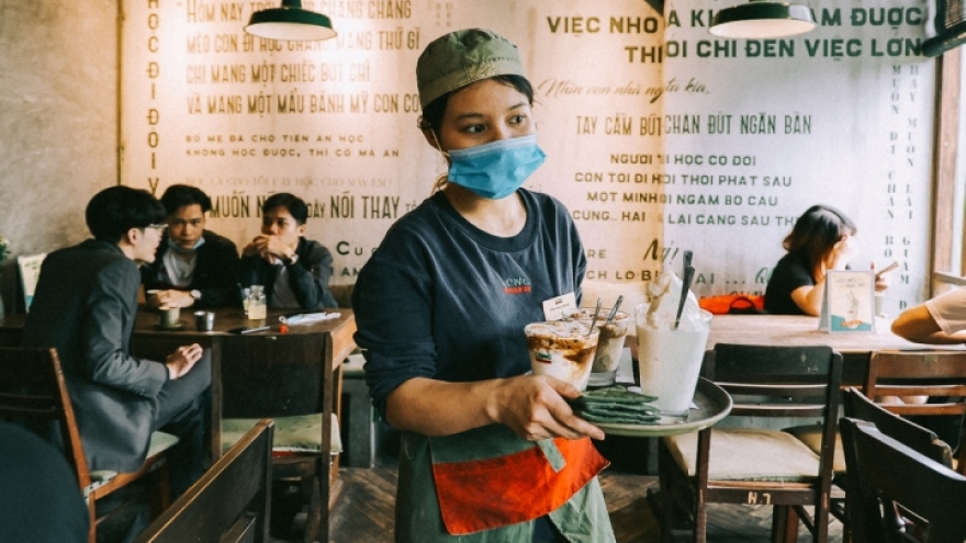 “Hạ nhiệt” thành vùng vàng, quận Đống Đa, Hà Nội mở lại dịch vụ ăn uống tại chỗ