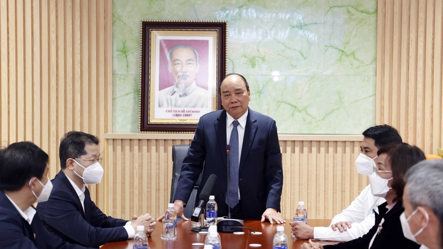 Chủ tịch nước Nguyễn Xuân Phúc thăm, động viên lực lượng y tế Đà Nẵng