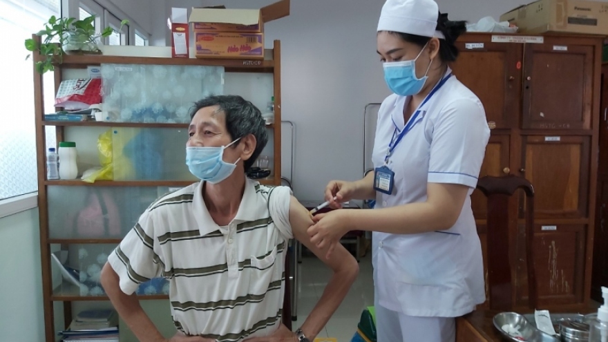 Thành phố Buôn Ma Thuột đi từng ngõ, gõ từng nhà để tiêm vaccine cho người dân