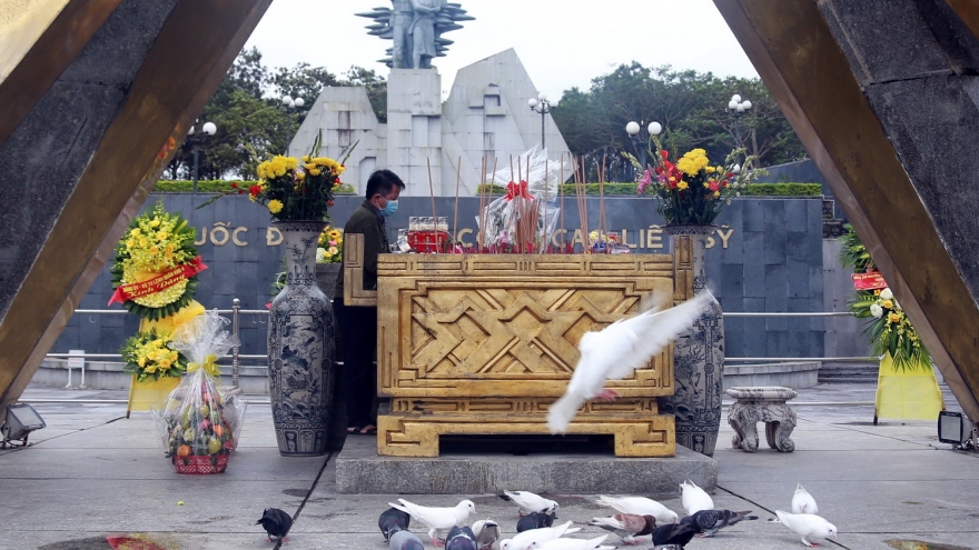 Chiều cuối năm ở nghĩa trang Đường 9: Chim bồ câu và thông điệp hòa bình