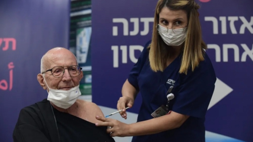 Israel tiêm liều vaccine Covid-19 thứ 4 cho người trên 60 tuổi, nhân viên y tế