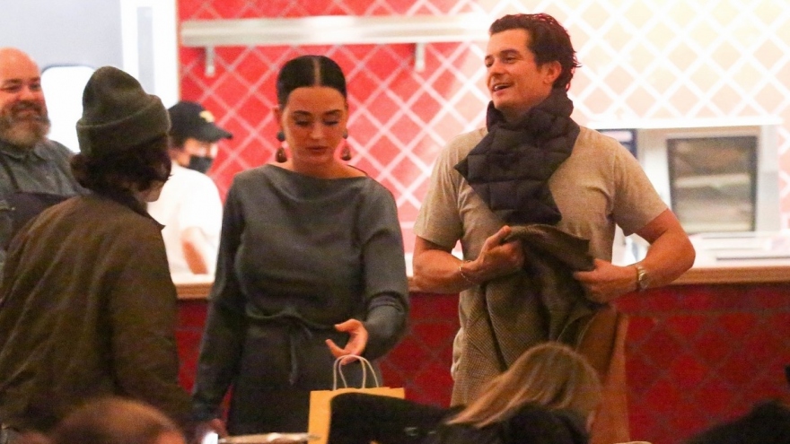 Orlando Bloom đón sinh nhật tuổi 45 ấm áp bên hôn thê Katy Perry và bạn bè