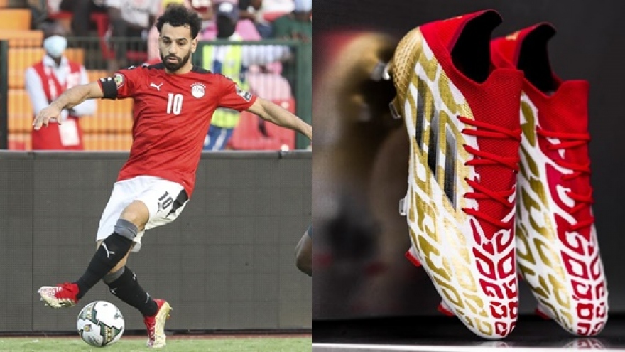 Mohamed Salah có giày "thửa" độc đáo tại AFCON 2021