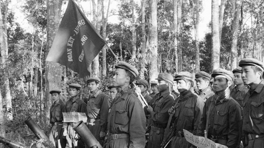 Quyên góp xây dựng Khu tưởng niệm lãnh tụ và chiến sĩ cách mạng Lào - Việt Nam