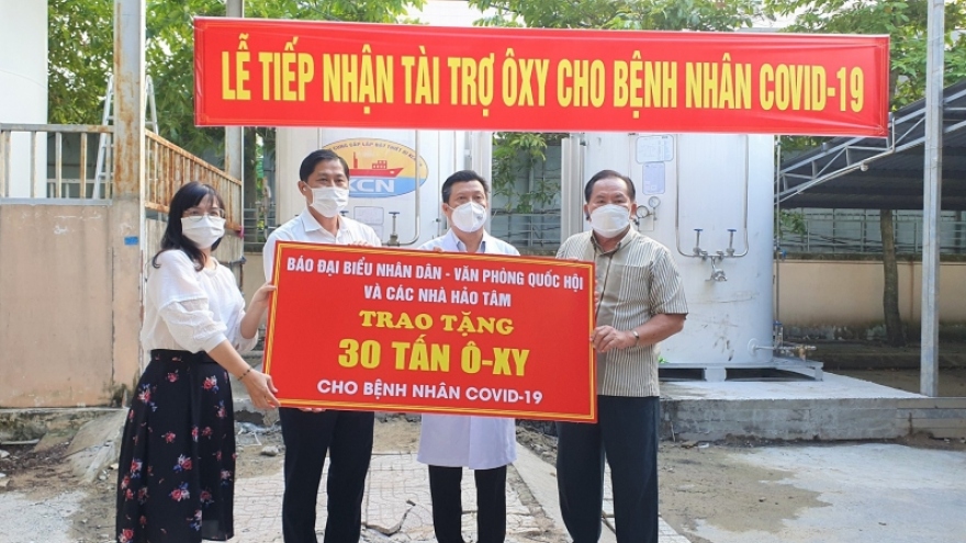 Cần Thơ: Bệnh viện tuyến đầu tiếp nhận 45 tấn oxy lỏng cứu chữa bệnh nhân Covid-19 nặng