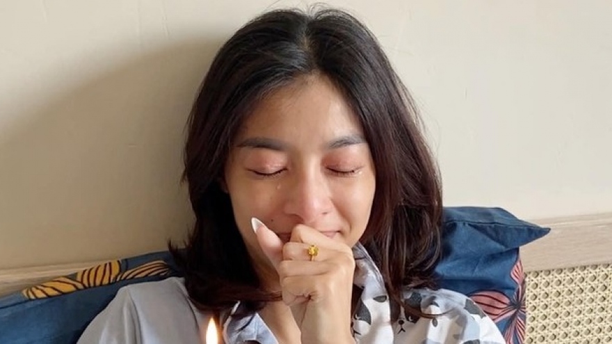 Á hậu Kiều Loan xúc động đón sinh nhật tuổi 22 trên giường bệnh