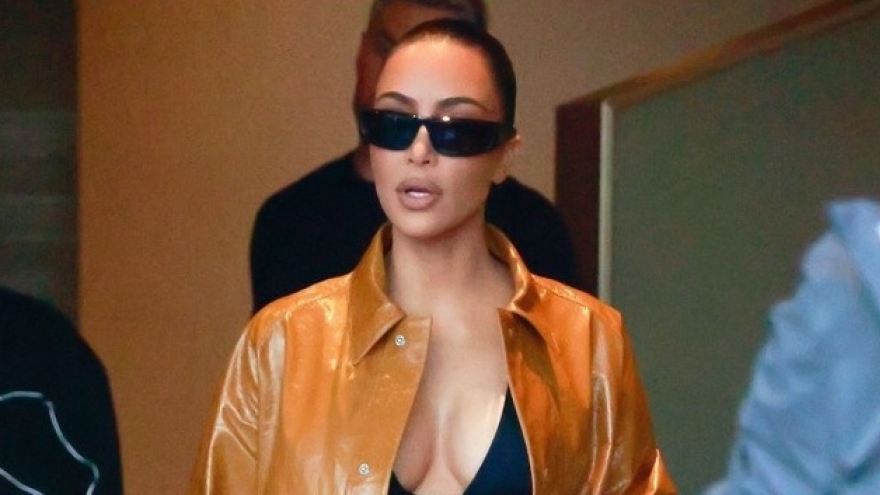 Kim Kardashian diện mốt khoe nội y nóng bỏng dự show thời trang