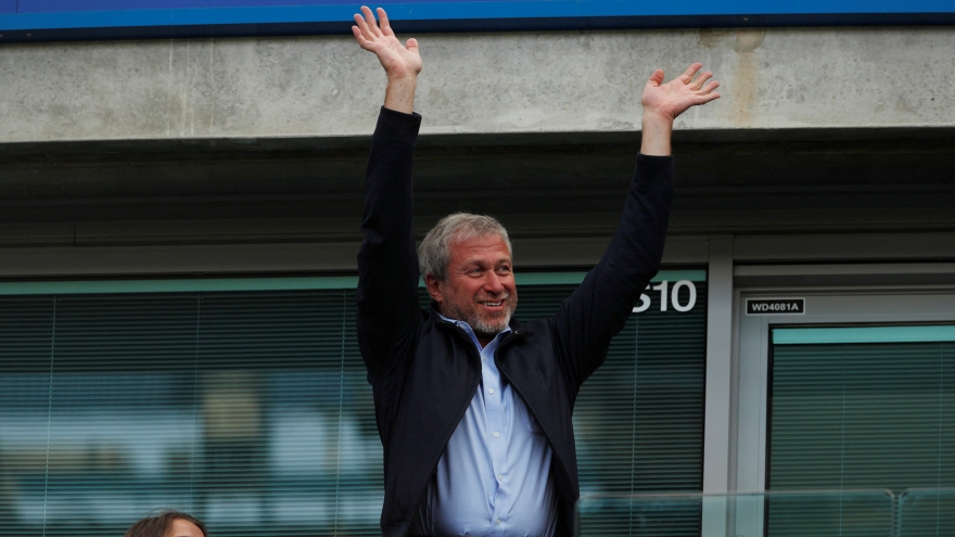 Abramovich tuyên bố từ bỏ quyền sở hữu Chelsea