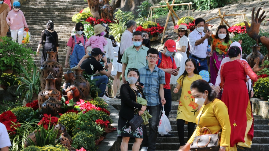 Thích ứng tốt và an toàn, Khánh Hòa thu hút du khách dịp Tết Nguyên đán