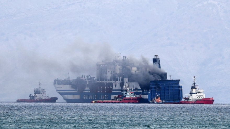 Hy Lạp giải cứu hơn 280 người trên con tàu gặp hỏa hoạn