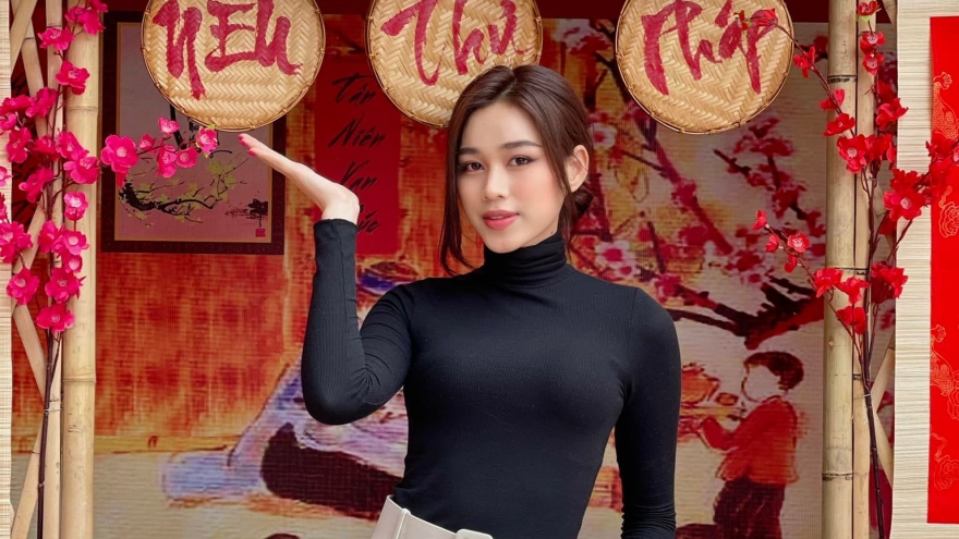 Hoa hậu Đỗ Thị Hà xinh đẹp trở lại trường học sau kỳ nghỉ Tết cùng gia đình