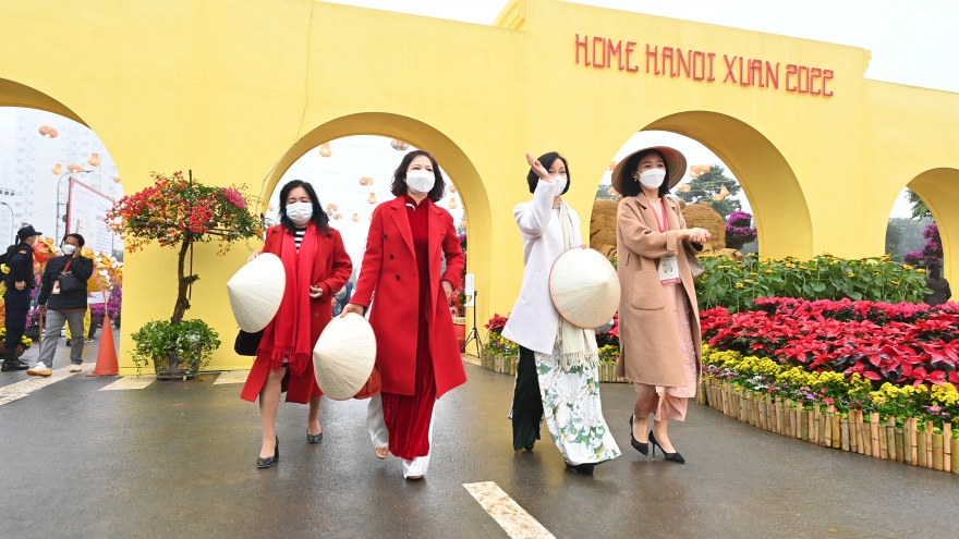 Hơn 7 vạn lượt du khách check in đường hoa Home Hanoi Xuan 2022