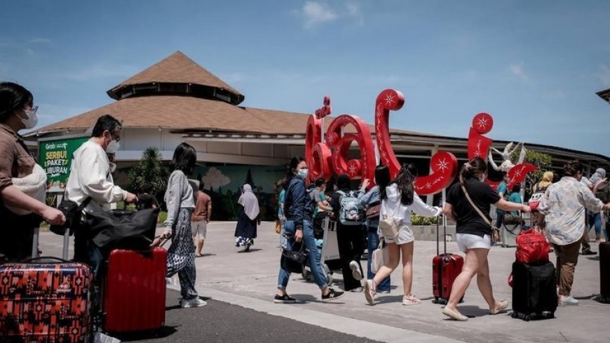 Indonesia hạn chế khách quốc tế nhập cảnh và đưa ra lệnh giới nghiêm ở thủ đô Jakarta