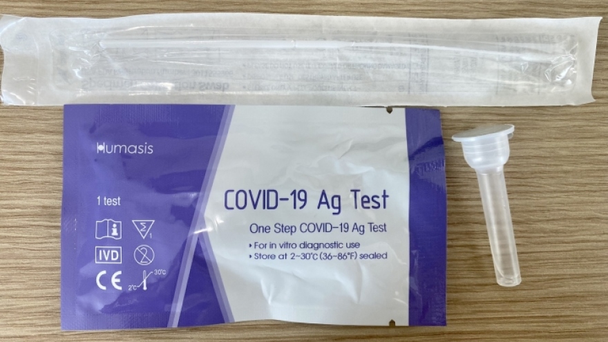Kit test nhanh COVID-19 ngày càng đắt, giá vọt lên trên 100.000 đồng/bộ