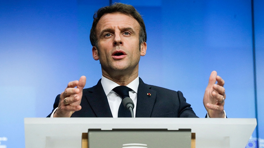 Tổng thống Pháp sẵn sàng dàn xếp thỏa thuận ngừng bắn giữa Nga và Ukraine