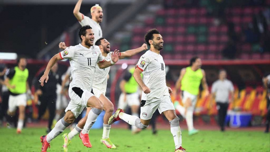 Ai Cập đánh bại Cameroon, Salah đối đầu Mane ở chung kết AFCON 2021