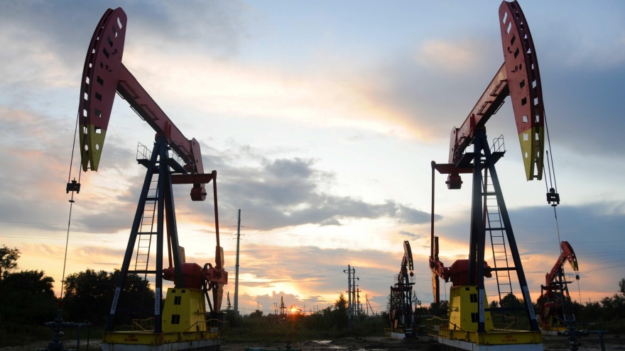Giá dầu tiến sát ngưỡng 100USD/thùng gây áp lực cho hồi phục kinh tế