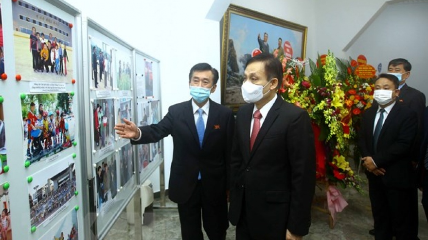 Trưởng Ban Đối ngoại Trung ương thăm Đại sứ quán Triều Tiên tại Hà Nội
