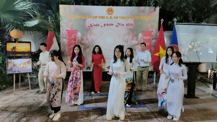 Cộng đồng người Việt vui mừng chào đón năm mới trên đất nước Kim Tự Tháp