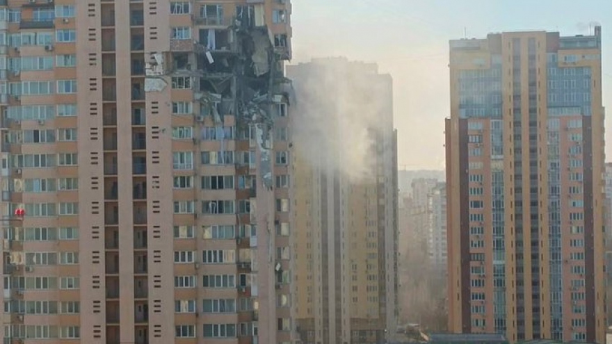 Tòa nhà dân cư ở Kiev bị tấn công