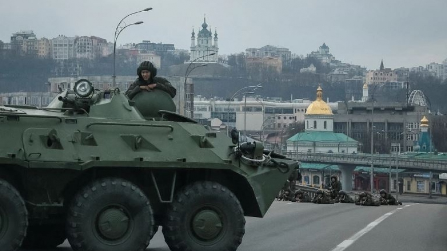 Giao tranh dữ dội giữa quân đội Nga và Ukraine ở thành phố cách Kiev hơn 100 km