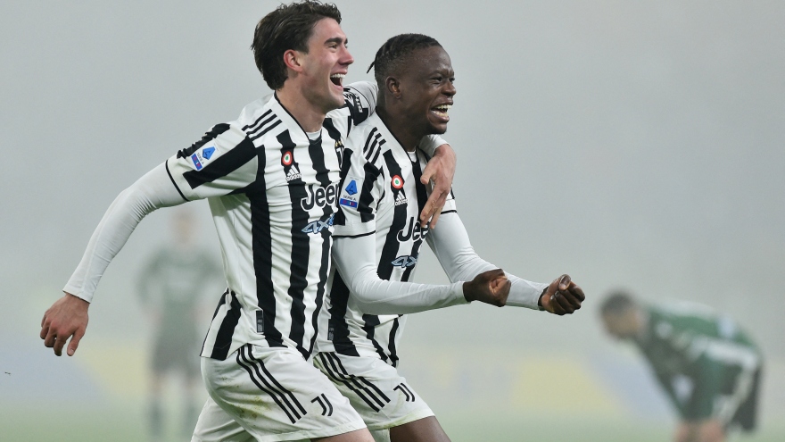 Tân binh Vlahovic ghi bàn ngay trận ra mắt, Juventus thắng dễ Verona