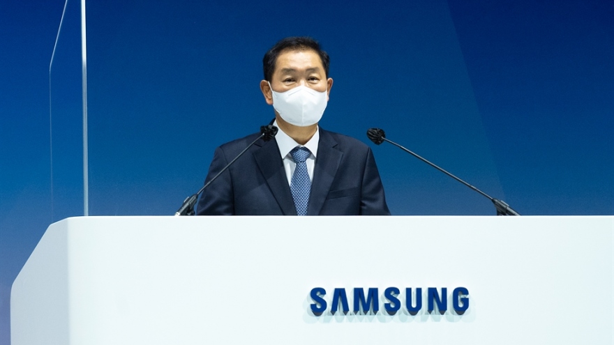CEO Samsung xin lỗi về các vấn đề bóp nghẹt hiệu suất Galaxy S22