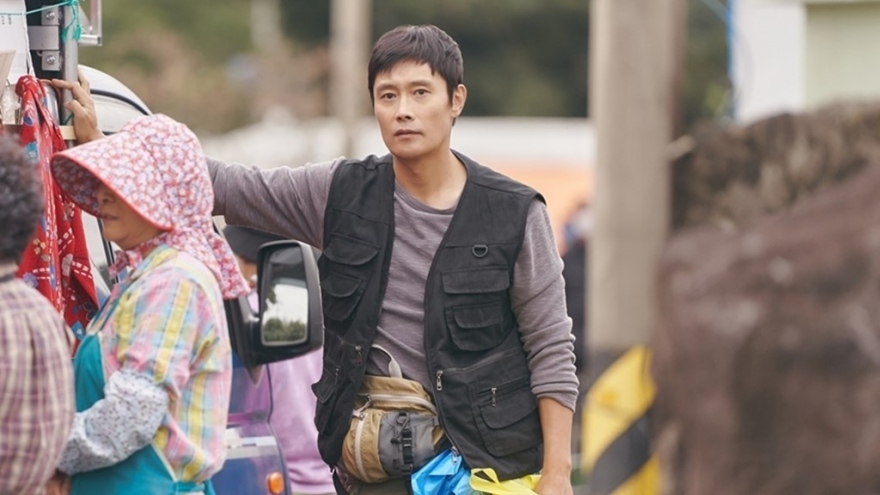 Lee Byung-hun xuất hiện lạ lẫm trong phim mới