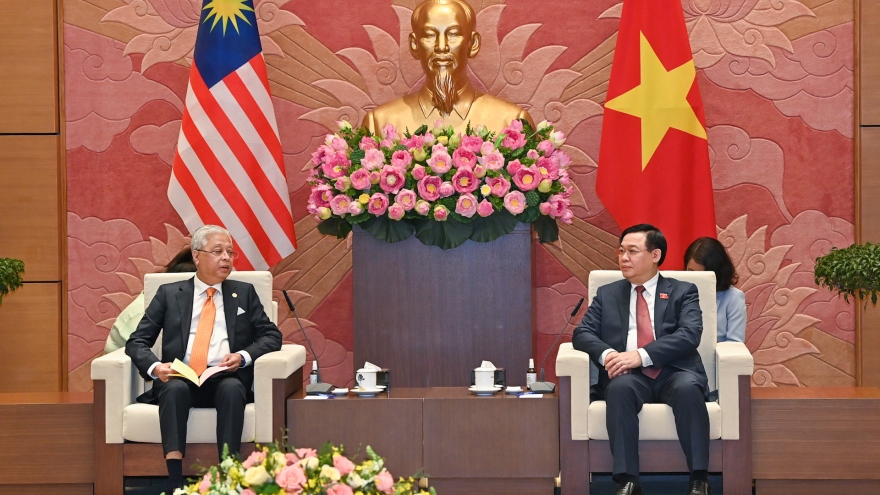 Chủ tịch Quốc hội Vương Đình Huệ tiếp Thủ tướng Malaysia