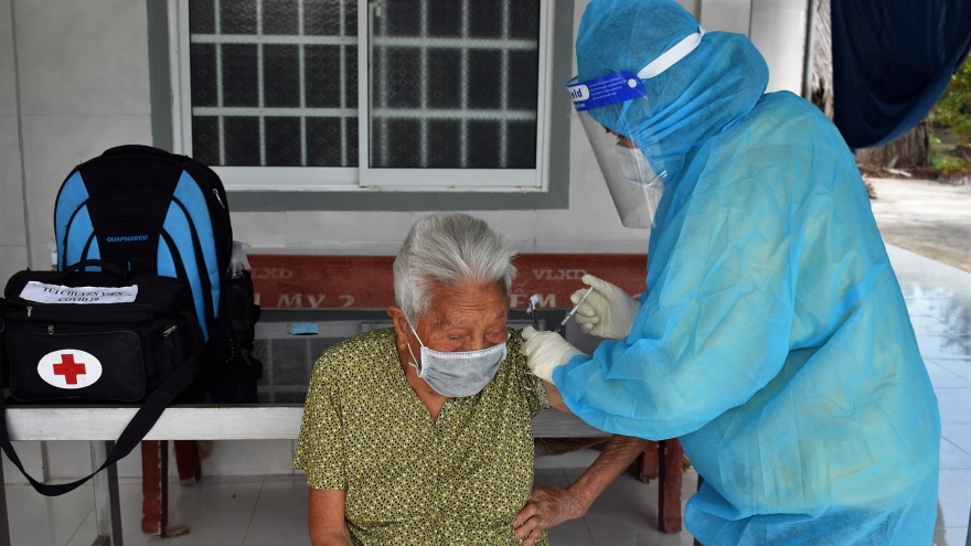 Khi nào Việt Nam cần tiêm vaccine COVID-19 mũi 4, mũi 5?