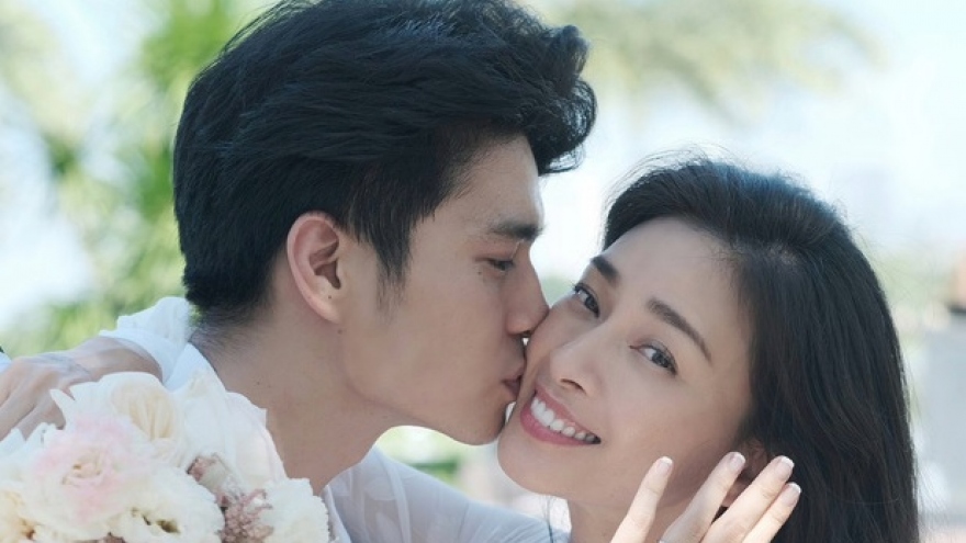 Ngô Thanh Vân khoe nhẫn đính hôn, thông báo sắp lên xe hoa với bạn trai Huy Trần