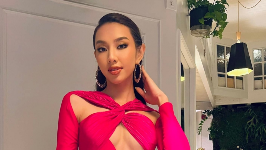 Hoa hậu Thùy Tiên thả dáng quyến rũ với đầm cut-out hở bạo dự sự kiện ở Peru