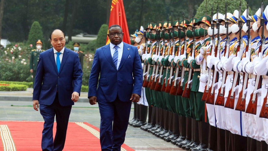 Chủ tịch nước chủ trì lễ đón trọng thể Tổng thống Sierra Leone