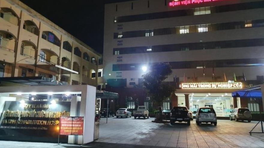 Bệnh nhân rơi từ tầng 6 tại bệnh viện ở Hà Tĩnh