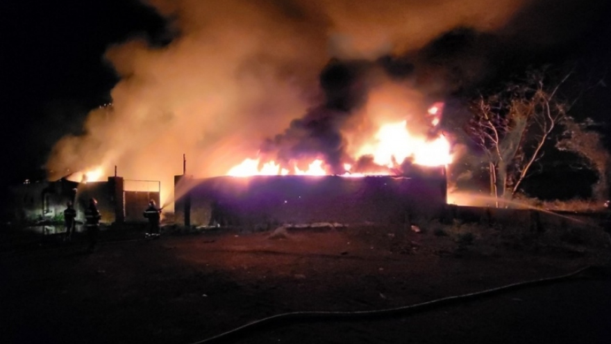 Cháy lớn tại bãi phế liệu công ty cao su ở Hải Phòng