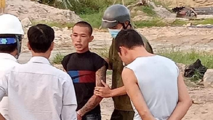 Tạm giam 3 tháng người điều khiển xe múc đập nát 2 ô tô ở Bình Thuận