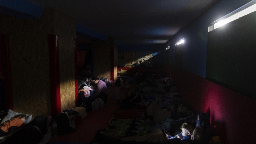 Hình ảnh những căn hầm được người dân Ukraine sử dụng để tránh bom đạn