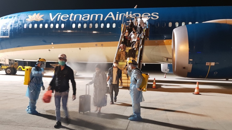 Khẩn cấp hỗ trợ các thủ tục bay để đưa người Việt tại Ukraine về nước