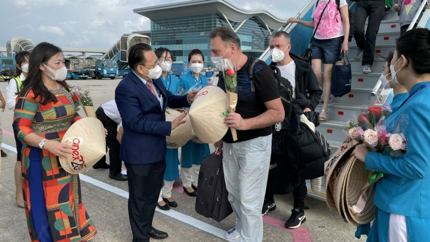 Sân bay Nội Bài đón chuyến bay quốc tế đầu tiên sau hai năm "đóng cửa" vì dịch