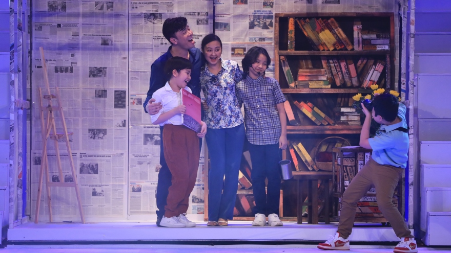 Khán giả Hà Nội thổn thức với nhạc kịch "Sóng" 