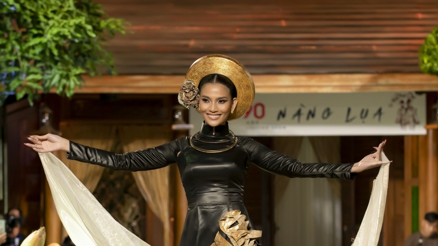 Trương Thị May lộng lẫy và huyền bí mở màn show thời trang của NTK Đinh Văn Thơ