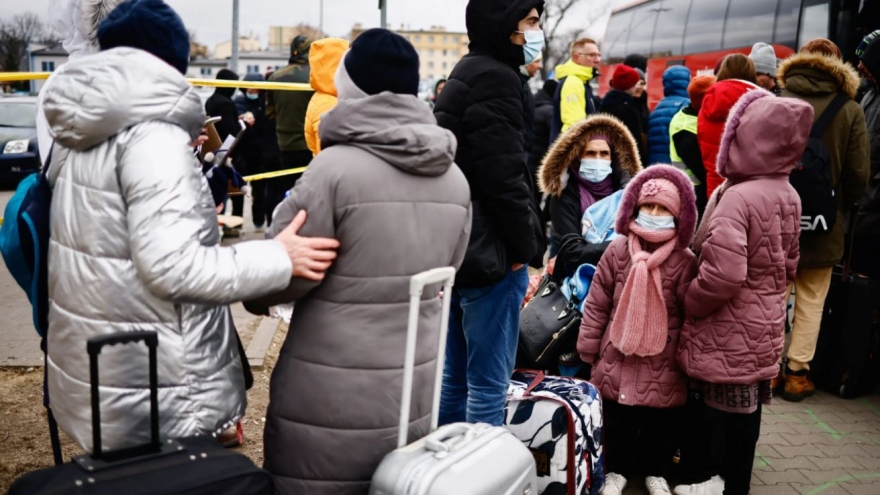 Anh lý giải việc cấp thị thực “nhỏ giọt” cho người tỵ nạn Ukraine