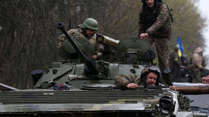 Ukraine thừa nhận “tổn thất nghiêm trọng” trong trận chiến ở miền Đông