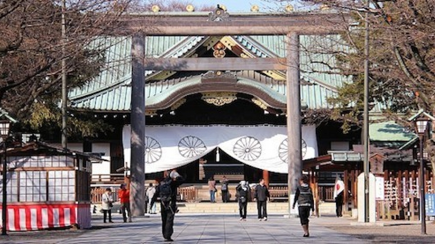 Thủ tướng Nhật Bản gửi lễ viếng Đền Yasukuni, Hàn Quốc phản ứng