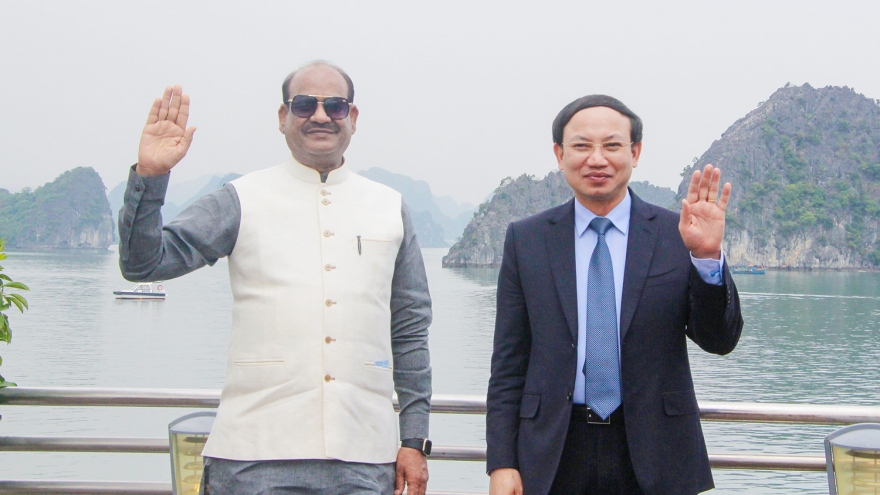 Chủ tịch Hạ viện Ấn Độ Om Birla thăm vịnh Hạ Long