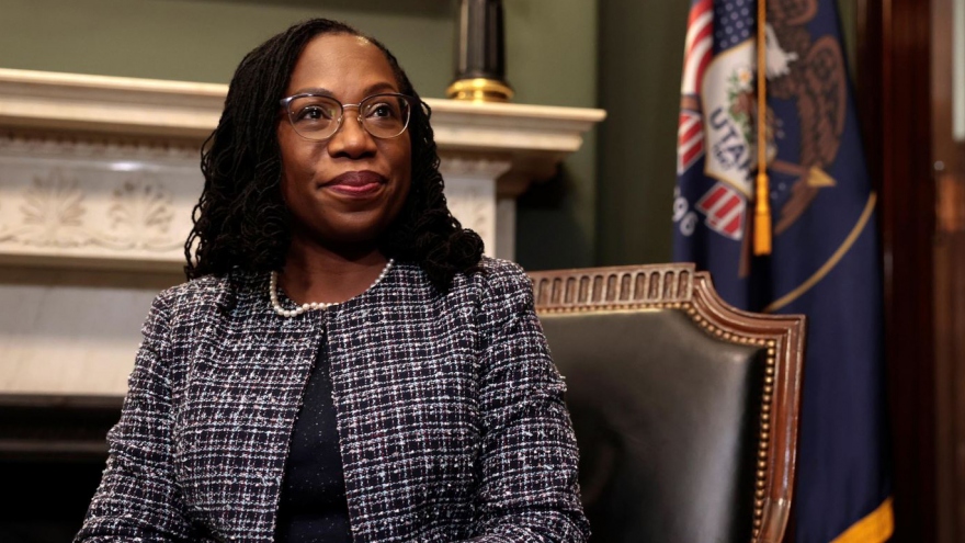 Mỹ lần đầu tiên trong lịch sử có một nữ thẩm phán da màu trong Tòa án tối cao