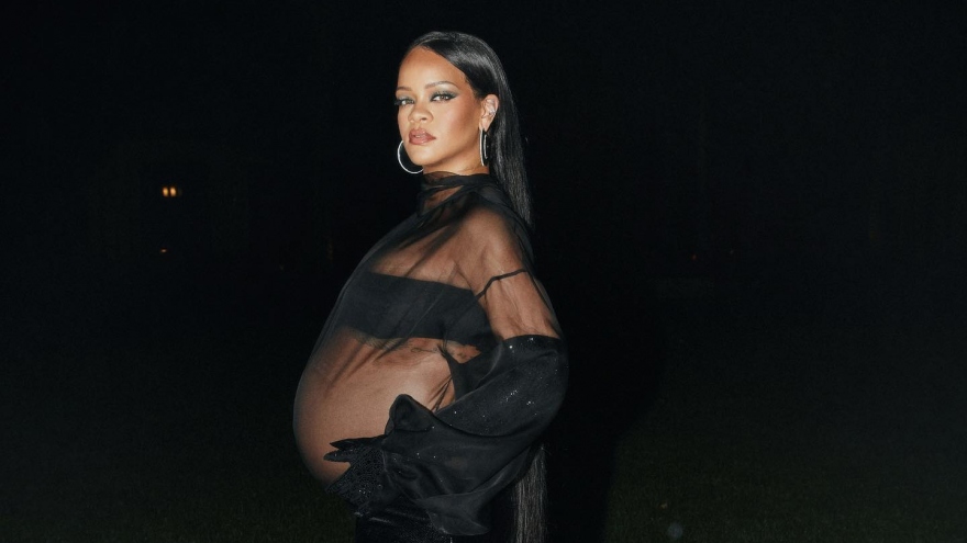Mẹ bầu Rihanna "lên đồ" gợi cảm trong những ngày cuối thai kỳ