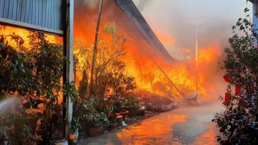 Hải Dương: Cháy lớn tại Công ty Hồng Ngọc và Liên Phát Hưng